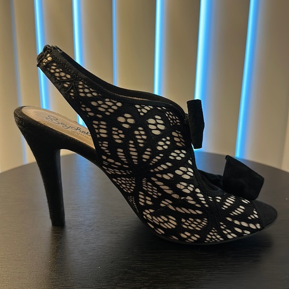 Seychelles Bow Heels - Picture 2 of 6